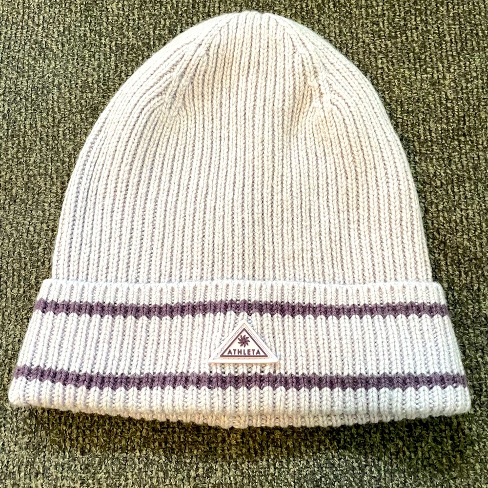 Athleta snow beanie in purple
